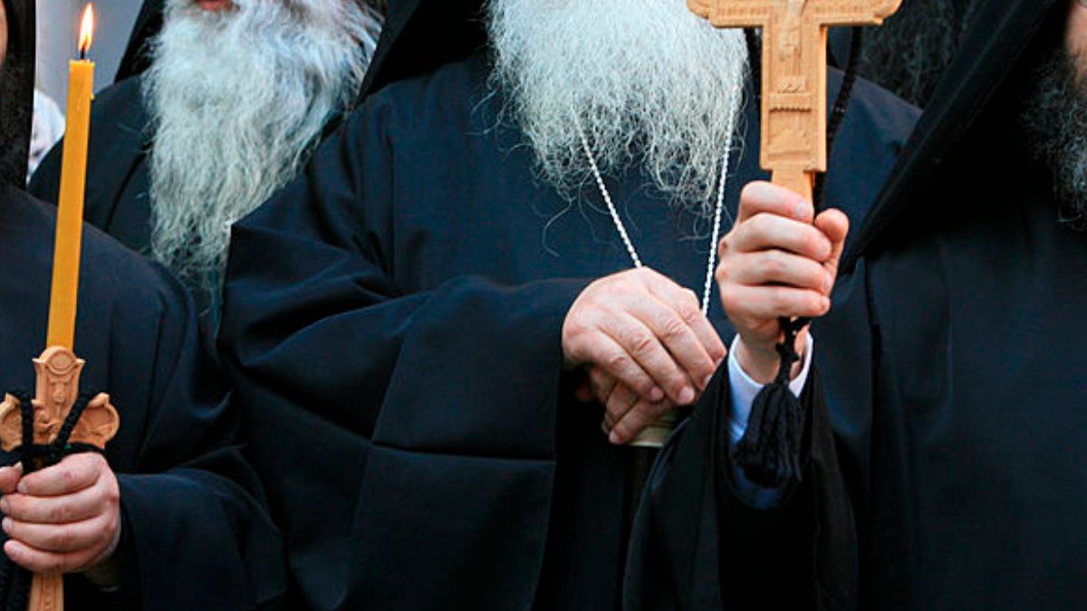 duchowny ksiadz covid-19 koronawirus