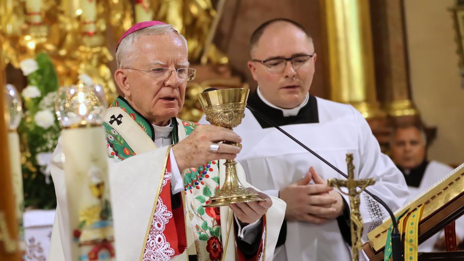 Pożar w Nowej Białej. Abp Jędraszewski: to nieszczęście jest próbą serc