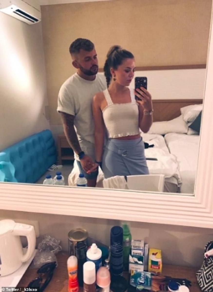 Wysłała rodzicom zdjęcie z wakacji. Ale wpadka!