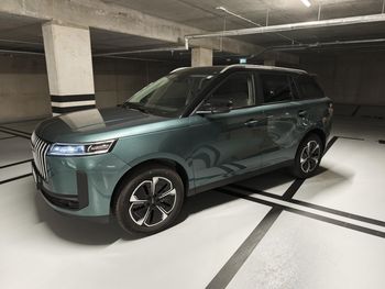Auto, które ucieszy bardziej pasażerów niż kierowcę. Test Jaecoo 5 Hybrid