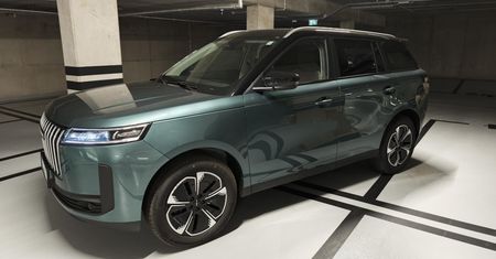 Auto, które ucieszy bardziej pasażerów niż kierowcę. Test Jaecoo 5 Hybrid