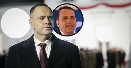 "Prezydent znowu straszy". Sikorski uderza w Nawrockiego w nocnym wpisie