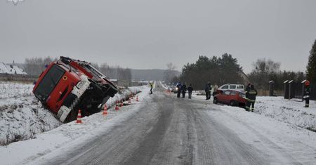 Jechali na akcję gaśniczą. Kolizje dwóch wozów strażackich