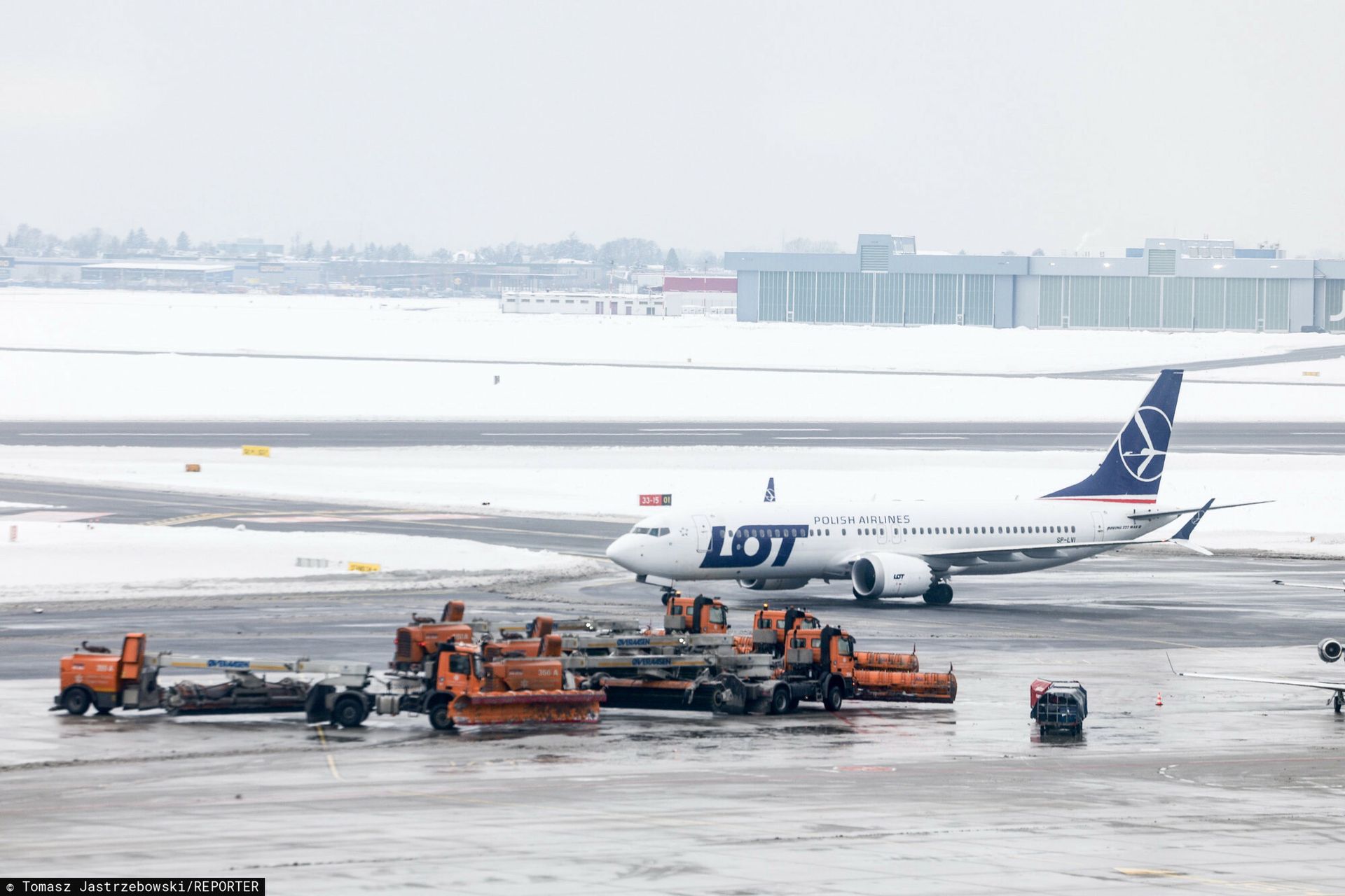 wiadomości,aktualności,WP Wiadomości Lotniska z problemami. Przez pogodę część lotów odwołano