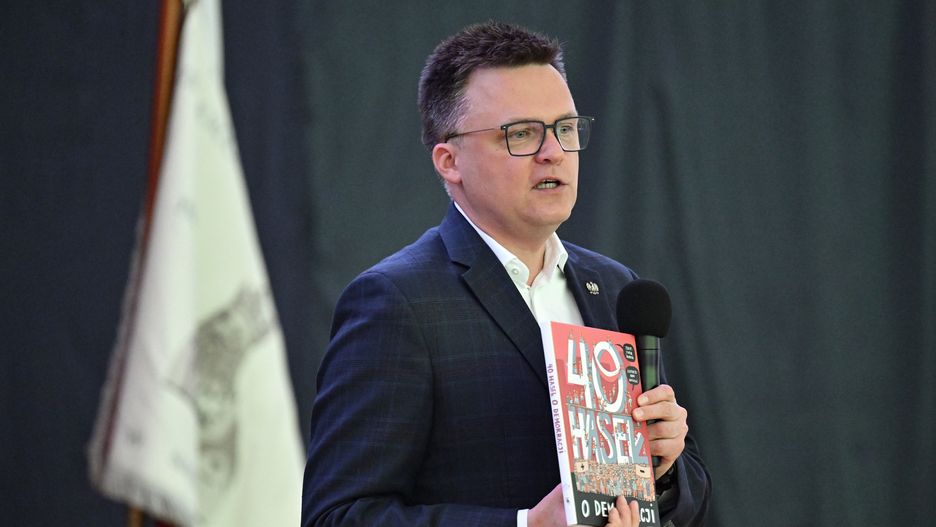 Sandomierz, 16.06.2025. Marszałek Sejmu Szymon Hołownia prowadzi lekcję obywatelską w Szkole Podstawowej nr 2 im. Króla Kazimierza Wielkiego w Sandomierzu, 16 bm. Marszałek Hołownia przebywa z wizytą w woj. świętokrzyskim. (jm) PAP/Piotr Polak