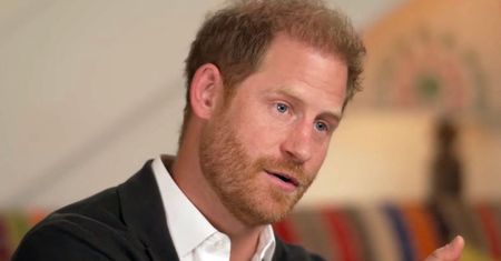 Książę Harry "rozpaczliwie pragnie być podziwiany". Chce być jak William i Kate