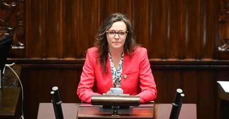 Tak głosowali ws. 800 plus. Jedna posłanka KO się zbuntowała