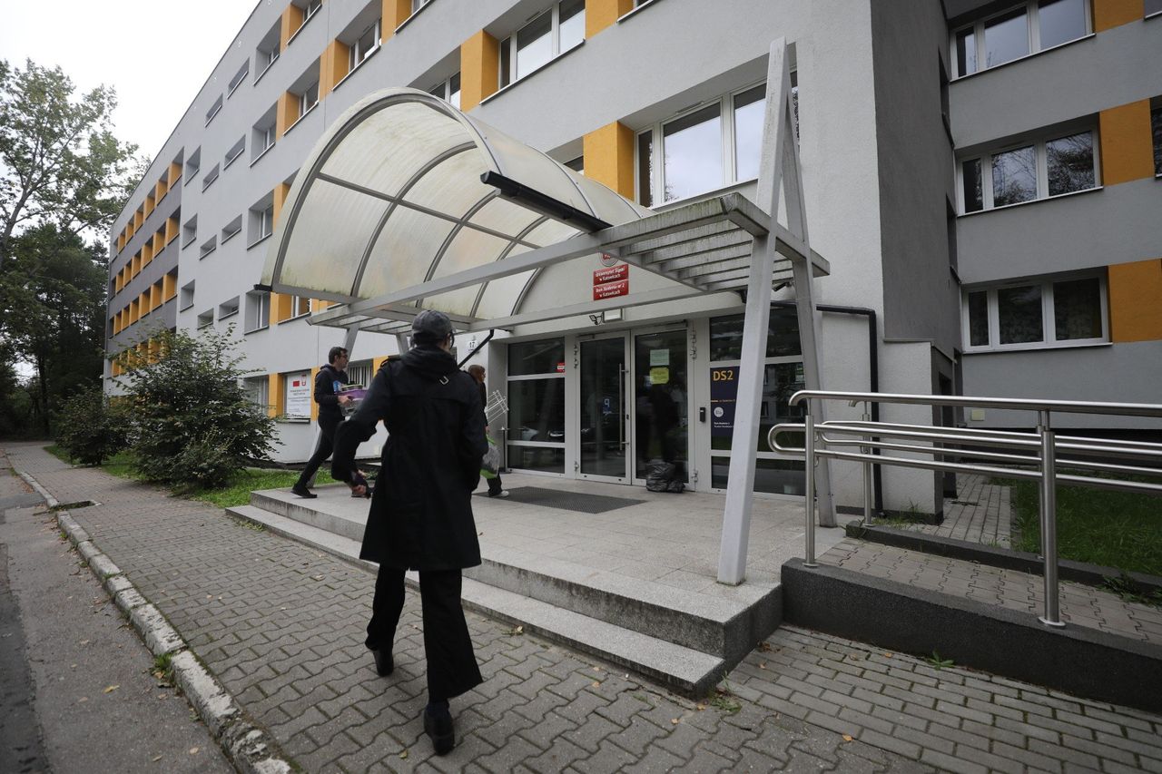 Walka o łóżka trwa. Akademiki pełne, studenci desperacko szukają dachu