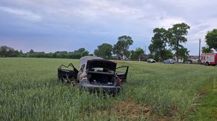 Dęblin: Dachował Audi i ukrywał się przed policjantami