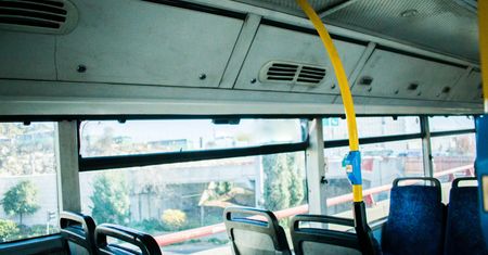Wyprosił matkę z płaczącym dzieckiem. Zawrzało w sieci