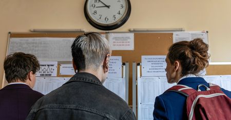 Nauczyciele zarobią mniej niż płaca minimalna? MEiN: średnie wynagrodzenie wzrośnie o 7,8 proc.