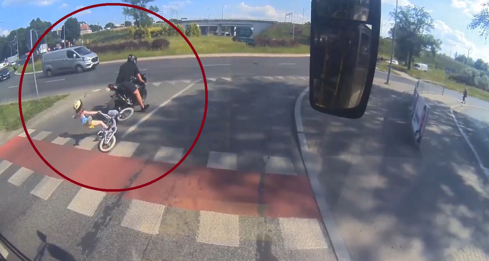 Olsztyn.36-letni motocyklista potrącił na pasach 6-letnią rowerzystkę 