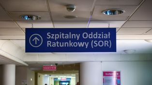 Ustka: Groźny wypadek w porcie. Koparka wpadła do wody