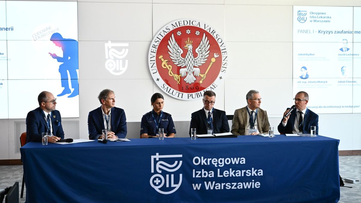 Uczestnicy pierwszego panelu konferencji OIL