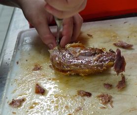 Niemcy się zajadają. Polacy nie doceniają i jedzą to mięso głównie 11 listopada