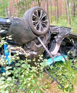 Śmiertelny wypadek pod Krosnem Odrzańskim. Kierowca BMW uciekając policji uderzył w drzewo. Nie żyje