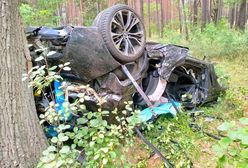 Śmiertelny wypadek pod Krosnem Odrzańskim. Kierowca BMW uciekając policji uderzył w drzewo. Nie żyje
