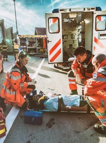 Three high school students saved the life of a man who collapsed on the street in Vaslui. "Thanks to you, a man is still alive"