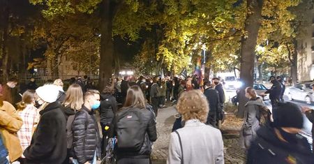 W Warszawie trwa protest po decyzji Trybunału Konstytucyjnego