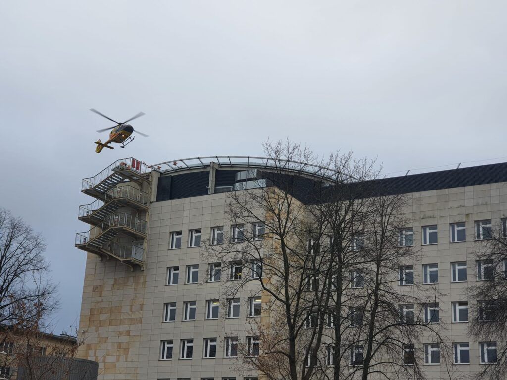 Pierwsze lądowanie śmigłowca ratunkowego na szpitalu wojskowym