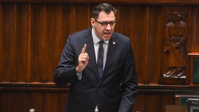 Konrad Frysztak
Warszawa, 17.12.2025. Pose� KO Konrad Frysztak na sali obrad Sejmu, 17 bm. Sejm zajmie si� m.in. ponowionym przez rz�d projektem ws. rynku kryptoaktyw�w. Pos�owie rozpatrz� te� weto prezydenta do tzw. ustawy �a�cuchowej.   (ad) PAP/Piotr Nowak
Piotr Nowak
10 10. X kadencja kadencji, obrady, obrady Sejmu, polityk, polityka, posiedzenie, sala obrad, sala plenarna, sala posiedze�, sejm, sejmu