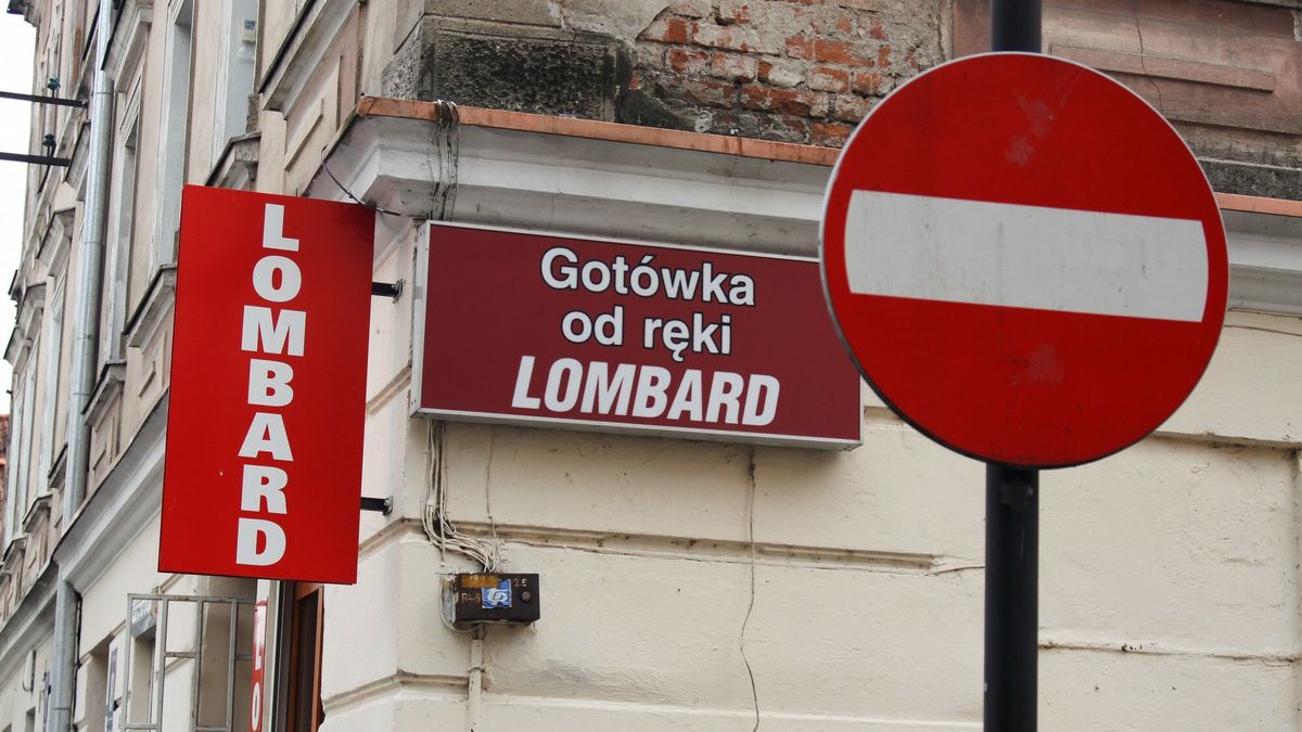 Od marca zeszłego roku Polacy coraz chętnie krozystają z usług komisów i lombardów. Korzystają, bo muszą