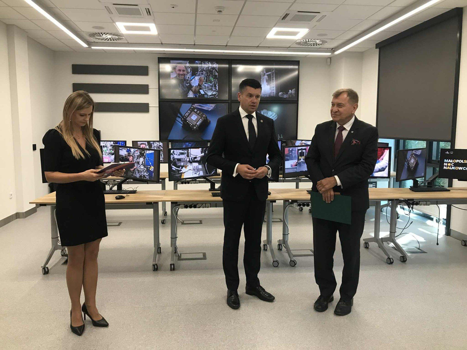 To wyjątkowa noc, podczas której nauka stanie z uczestnikami oko w oko - w formie fascynujących eksperymentów, pokazów i spotkań z naukowcami.