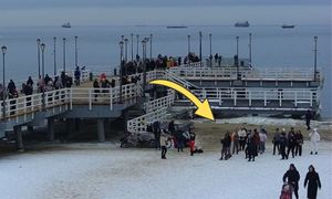 Niedziela, 11:36. Kamera pokazała plażę w Gdańsku. Co tam się dzieje