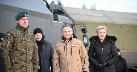 Andrzej Duda na granicy z Białorusią. Mówił o "ponawiających się atakach"