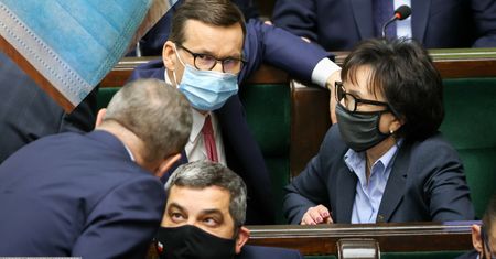 Afera mailowa. Premier i Marszałek Sejmu chcieli pomóc firmie odzieżowej?
