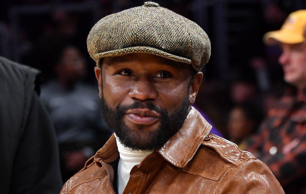 Floyd Mayweather Jr. donates $30,000 to homeless before NBA game