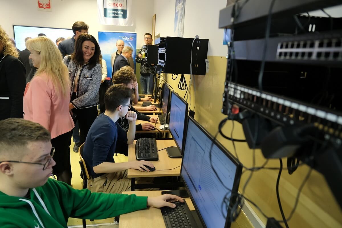 Podsumowanie pilotażowego programu wraz z wizytą w szkolnym laboratorium Akademia Cisco
