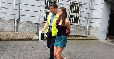Pijane opiekowały się dziećmi. Jedno z nich dwa razy wypadło z wózka