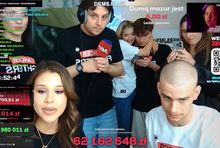 Kadr z transmisji promującej zbiórkę Łatwoganga