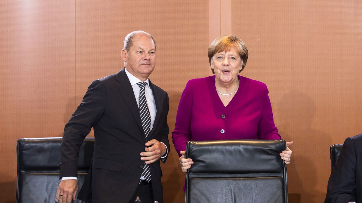 Weekly Government Cabinet Meeting
German Chancellor Angela Merkel (R), Finance Minister Olaf Scholz (L) are pictured before the weekly cabinet meeting at the Chancellery in Berlin on May 22, 2019. (Photo by Emmanuele Contini/NurPhoto via Getty Images)
NurPhoto
Two People, Three Quarter Length, Look at Camera, Eye Contact, Looking at Camera, Germany, merkel, news, chancellery, berlin, politics, Weekly, Government, Cabinet, Meeting, Angela Merkel, Olaf Scholz, Politics, Berlin