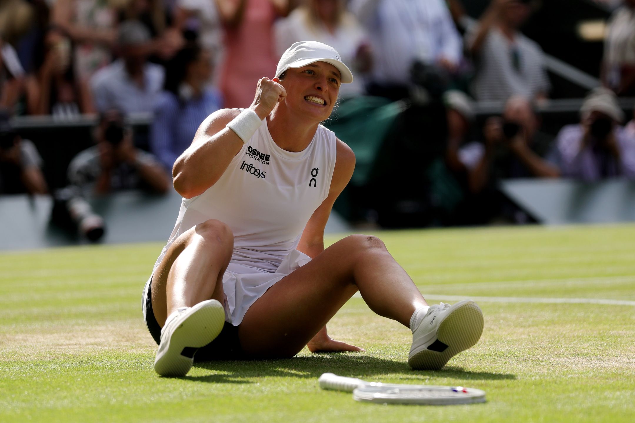 LONDON, ENGLAND - JULY 12: Iga Swiatek of Poland celebrates winning Championship point against Amanda Anisimova of United States in the Ladies' Singles Final on day thirteen of The Championships Wimbledon 2025 at All England Lawn Tennis and Croquet Club on July 12, 2025 in London, England. (Photo by Julian Finney/Getty Images)