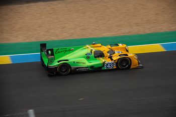 Wystartował wyścig w Le Mans. Porsche i Polacy zaczęli wzorowo