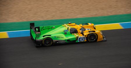 Wystartował wyścig w Le Mans. Porsche i Polacy zaczęli wzorowo