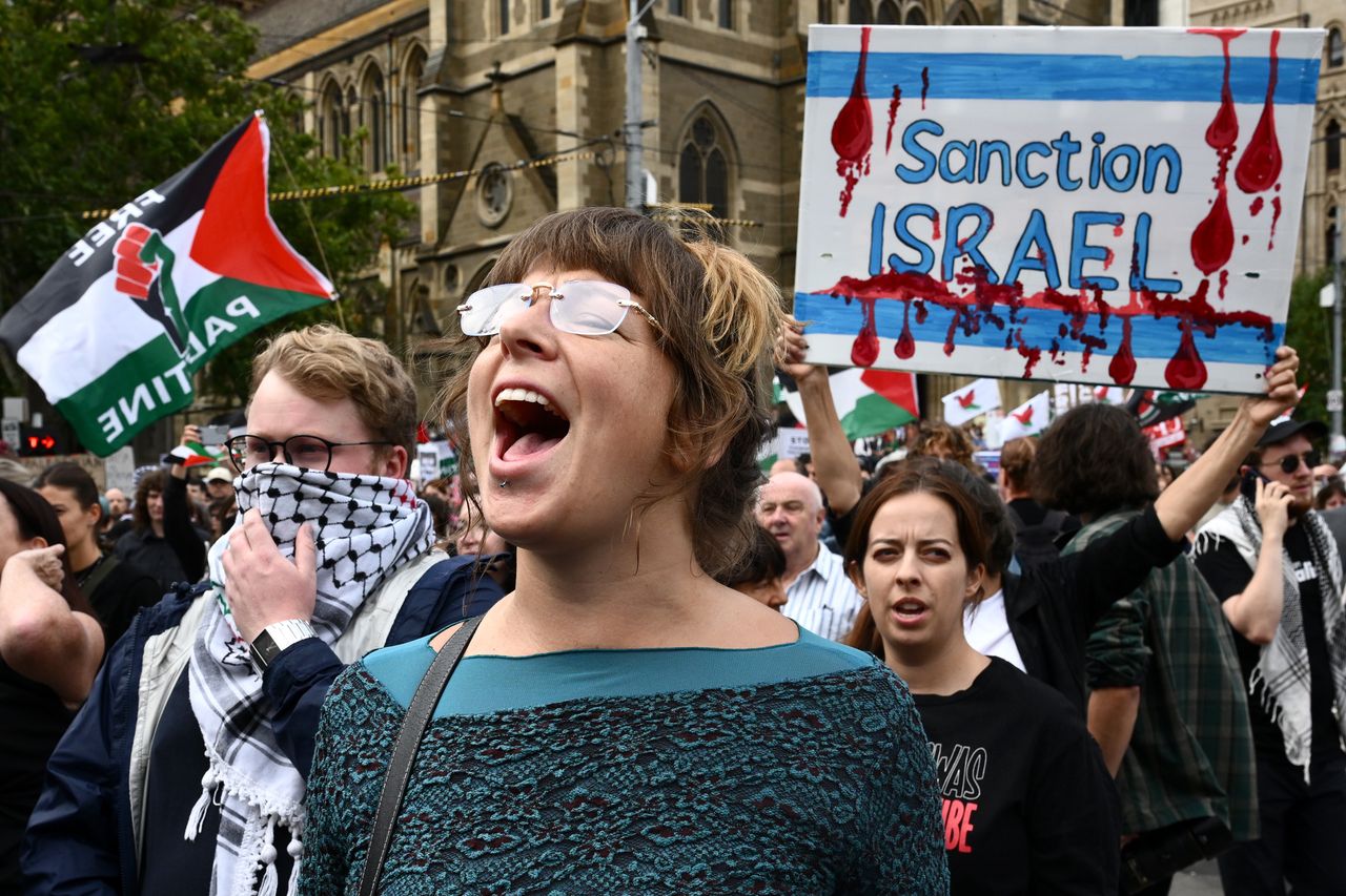 Starcia w Australii. Policja musiała użyć gazu pieprzowego