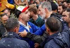 Hiszpanie zaatakowali króla. Obrzucony błotem