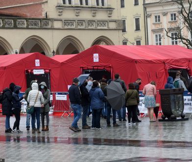Szczepienie na COVID. "Wierzą, że dostaną geny małpy i zmienią się w goryla"