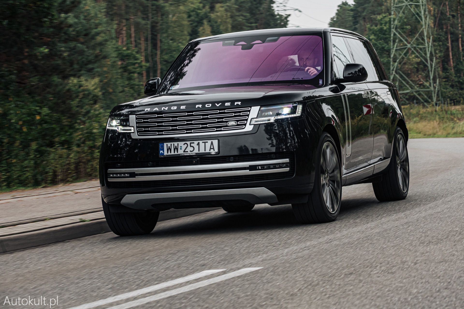 Range Rover (2022) vs Bentley Bentayga S (2022) vs Mercedes-Maybach GLS 600 (2022)