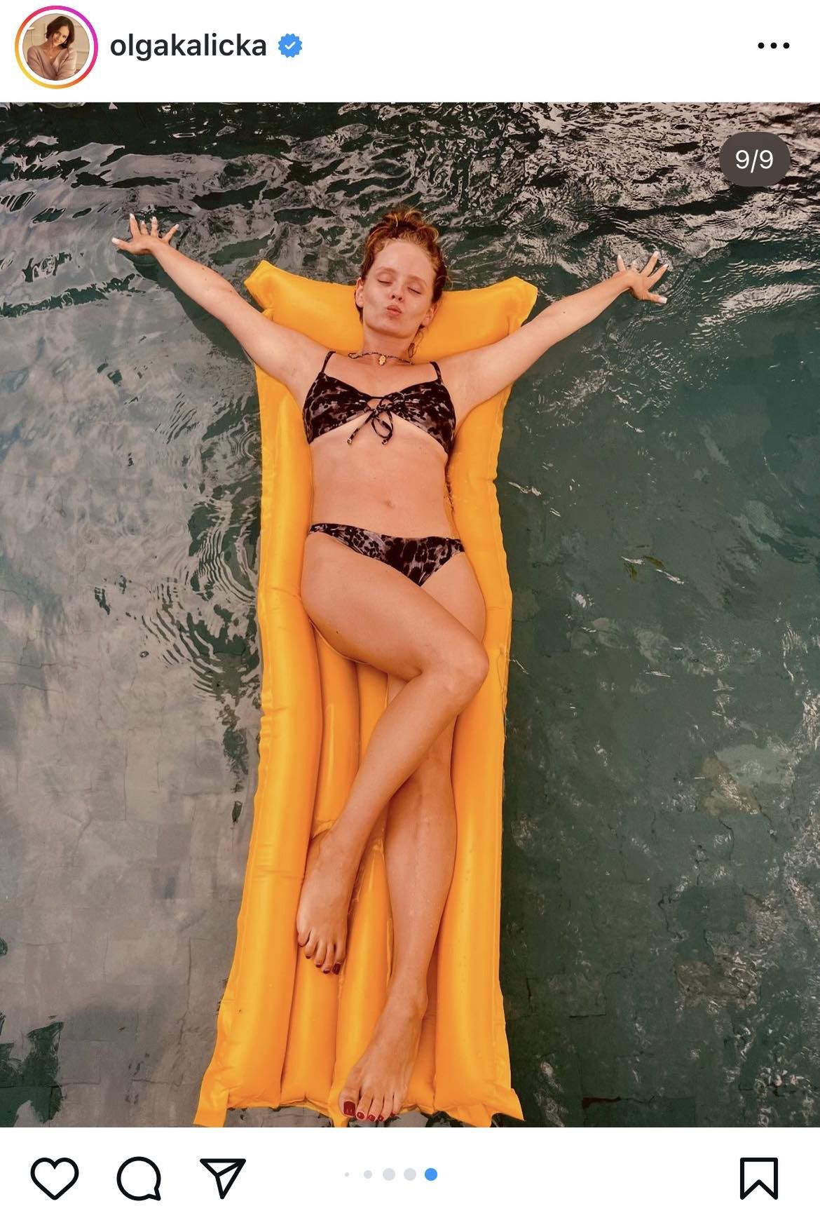 Olga Kalicka wyleguje się w panterkowym bikini 