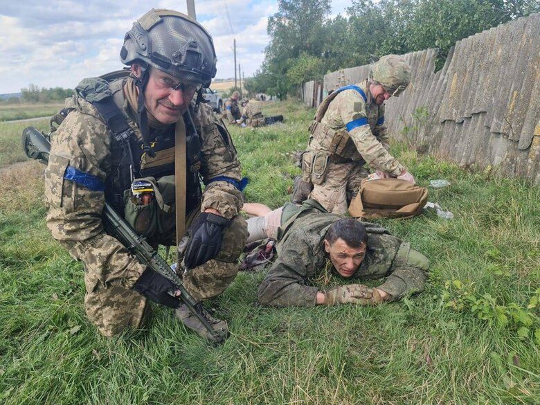 Porzucili podpułkownika. Wpadł w ręce ukraińskich spadochroniarzy