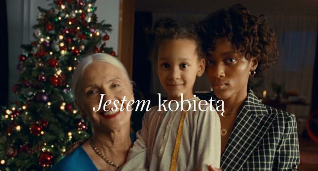 Yes w kampanii afirmuje kobiecość przez potrzeby kobiet, a nie przez pryzmat męskich oczekiwań