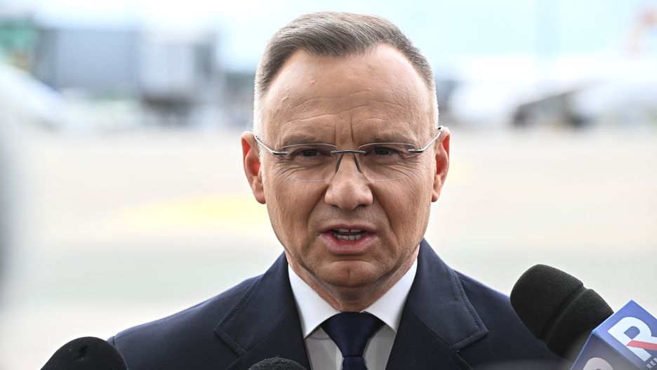 Andrzej Duda
Warszawa, 16.04.2024. Prezydent Andrzej Duda podczas konferencji prasowej na warszawskim lotnisku, 16 bm. Prezydent RP i pierwsza dama Agata Kornhauser-Duda wybieraj� si� z wizyt� robocz� do Stan�w Zjednoczonych Ameryki oraz Kanady. (sko) PAP/Radek Pietruszka
Radek Pietruszka
konferencja, lotnisko, polityk, polityka, prezydent, wizyta