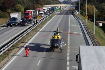 Stożne: Poważny wypadek na S3 między Zieloną Górą a Sulechowem. Zderzyły się dwie osobówki, są ranni