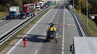 Stożne: Poważny wypadek na S3 między Zieloną Górą a Sulechowem. Zderzyły się dwie osobówki, są ranni