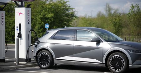 Cała Unia nie przełączy się na auta elektryczne od 2035 r. Jest jedna przeszkoda