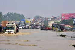 Setki ofiar śmiertelnych powodzi w Indiach i Nepalu
